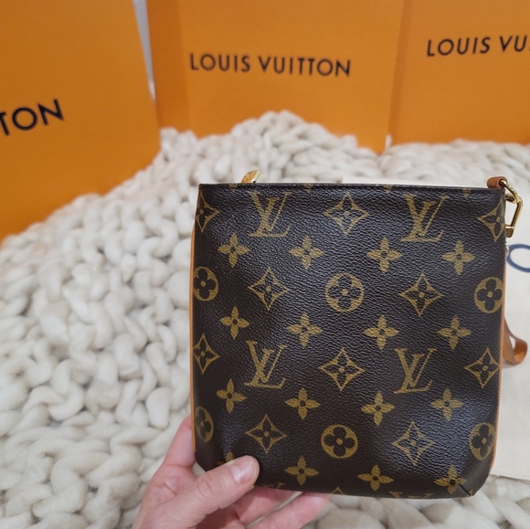 Louis Vuitton Partition Wristlet - Picture 4 of 10